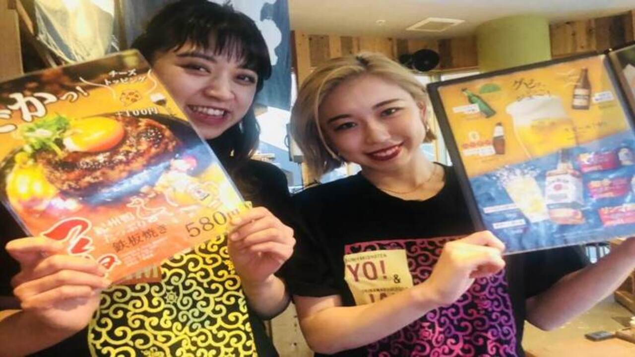 炭火焼き鳥 鶏尽で働く人の写真3枚目