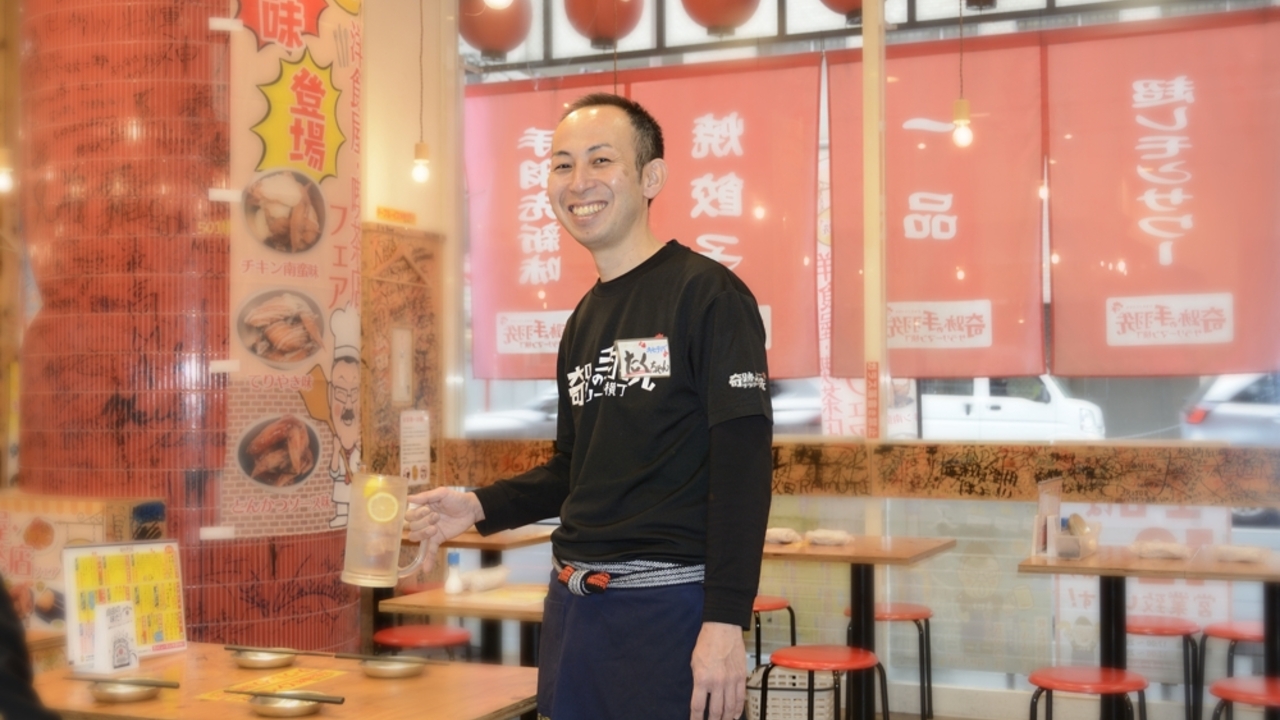 奇跡の手羽先で働く人の写真1枚目