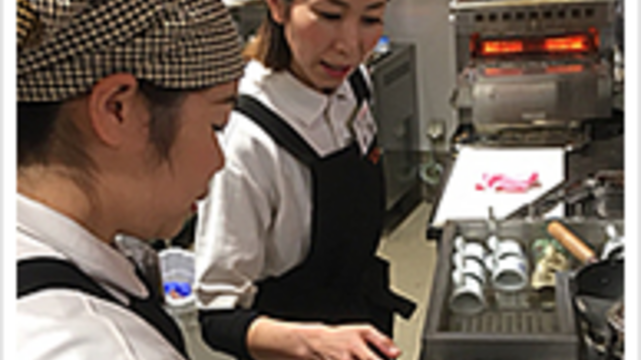 コメダ珈琲店で働く人の写真2枚目