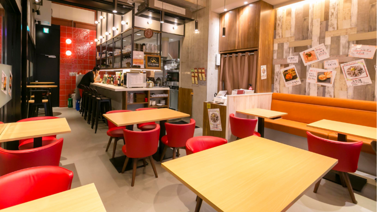 牡蠣と和牛の奴隷で働く人の写真2枚目