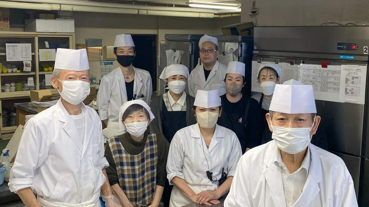 湖畔の宿支笏湖　丸駒温泉旅館で働く人の写真2枚目