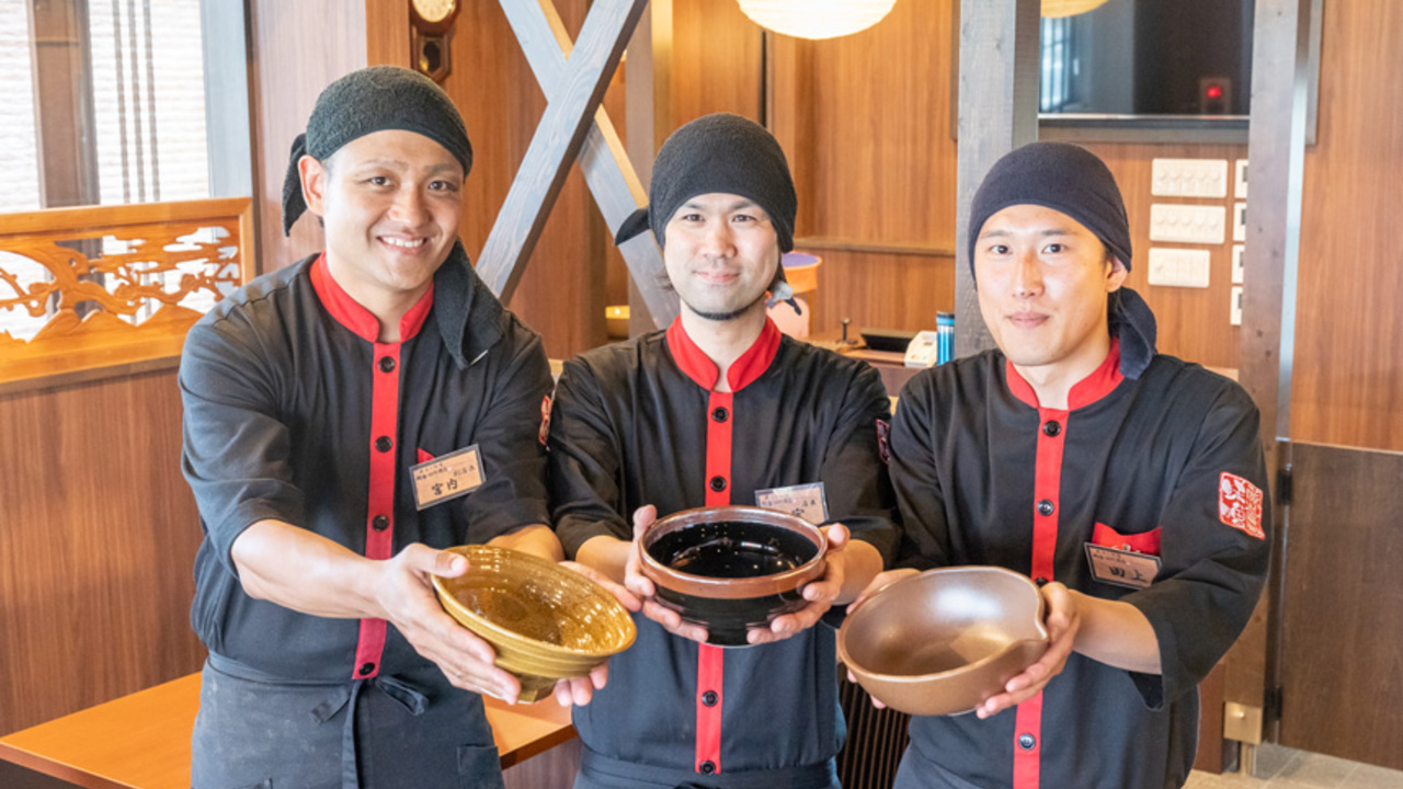 麺場田所商店で働く人の写真1枚目