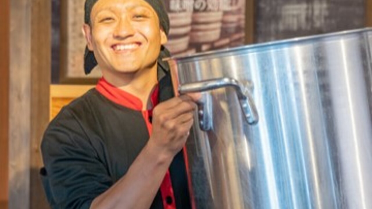 麺場田所商店で働く人の写真3枚目