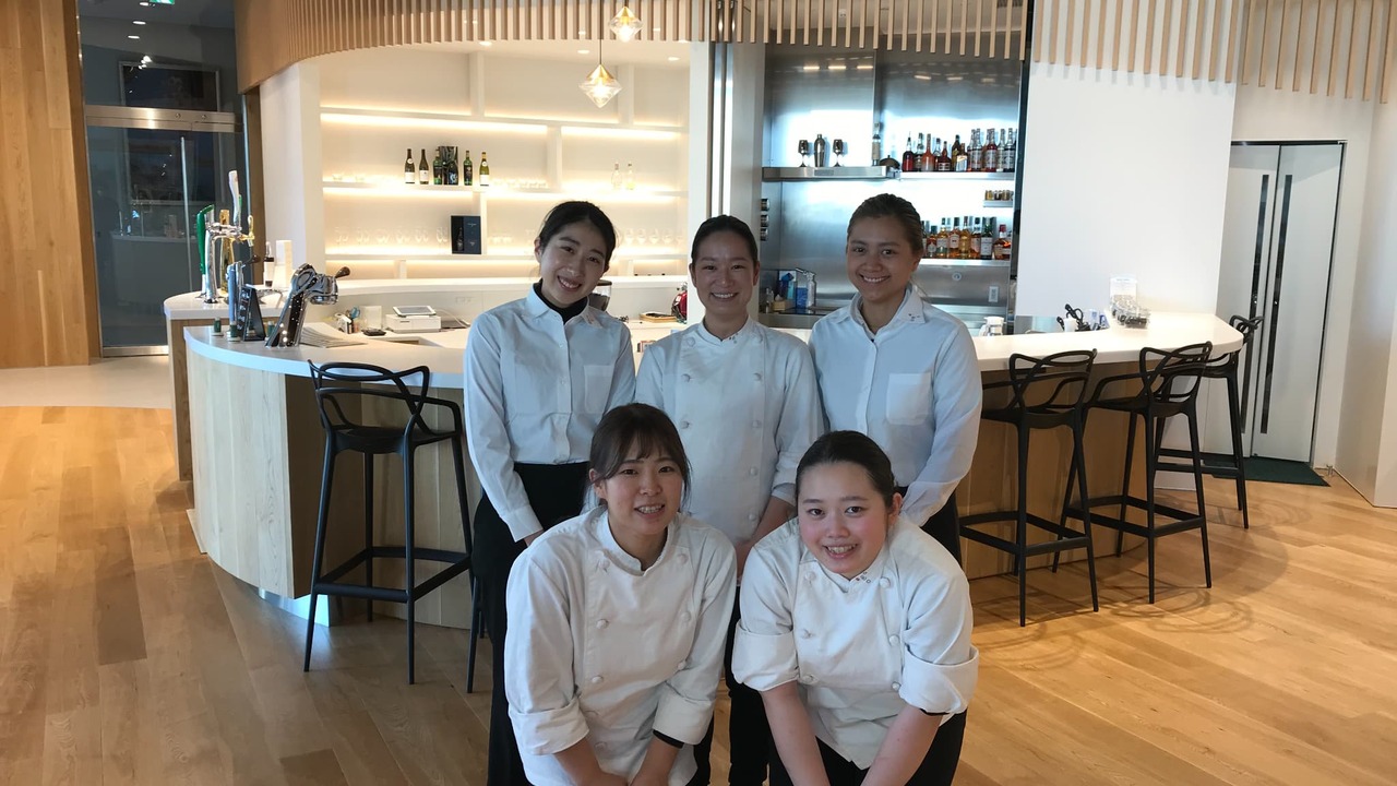 egao caféで働く人の写真1枚目