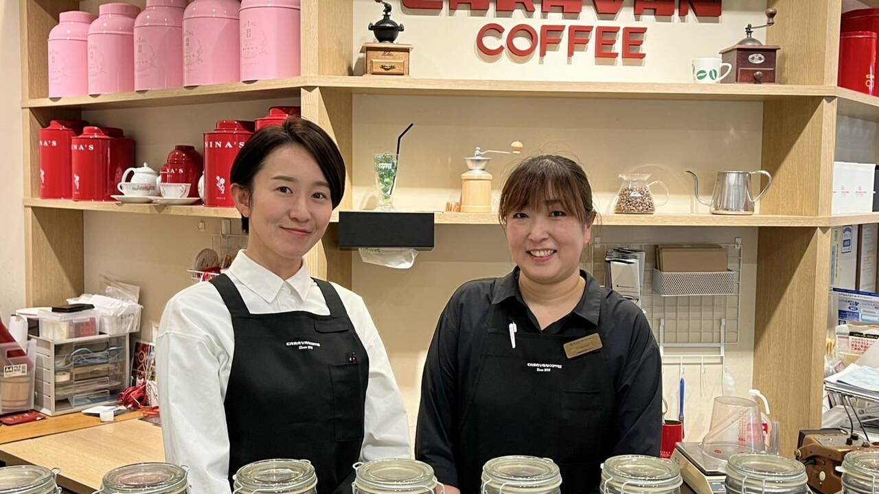キャラバンコーヒーで働く人の写真1枚目