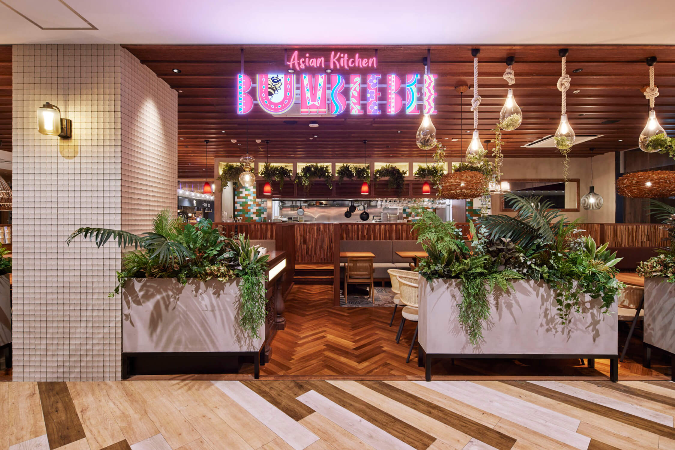 株式会社ジー・フィールド-BUMBLEBEE 2枚目