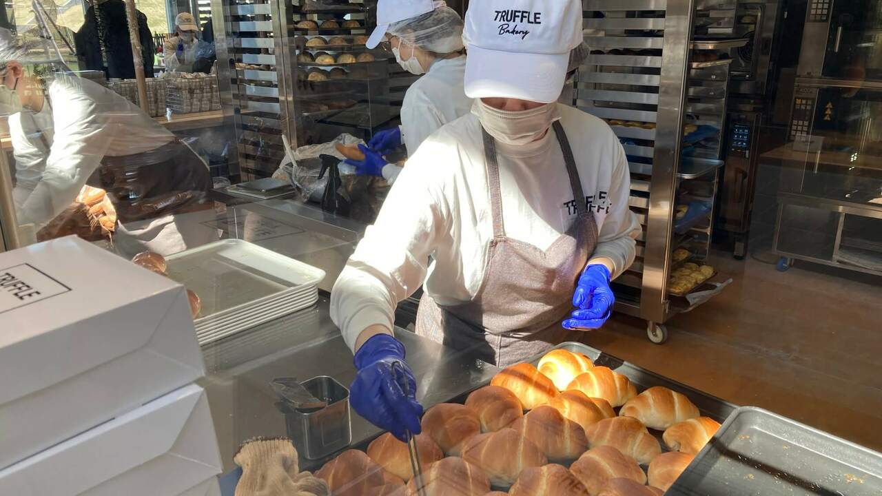 TruffleBAKERY BAKERY & RESTAURANT(ベーカリー部門)で働く人の写真1枚目