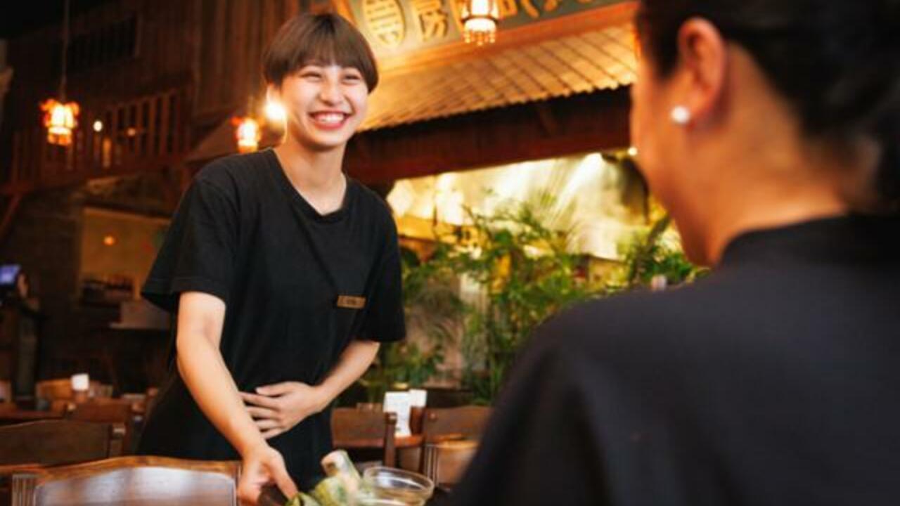 モンスーンカフェで働く人の写真1枚目