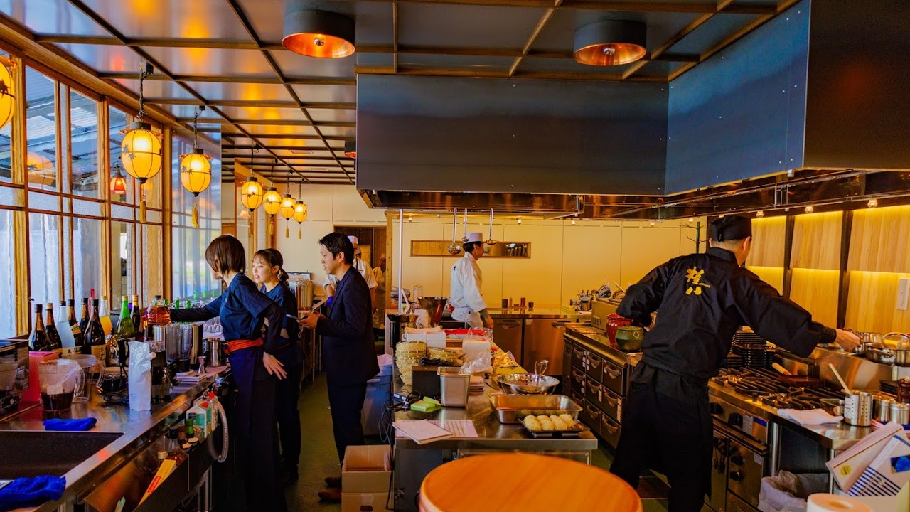 権八で働く人の写真3枚目