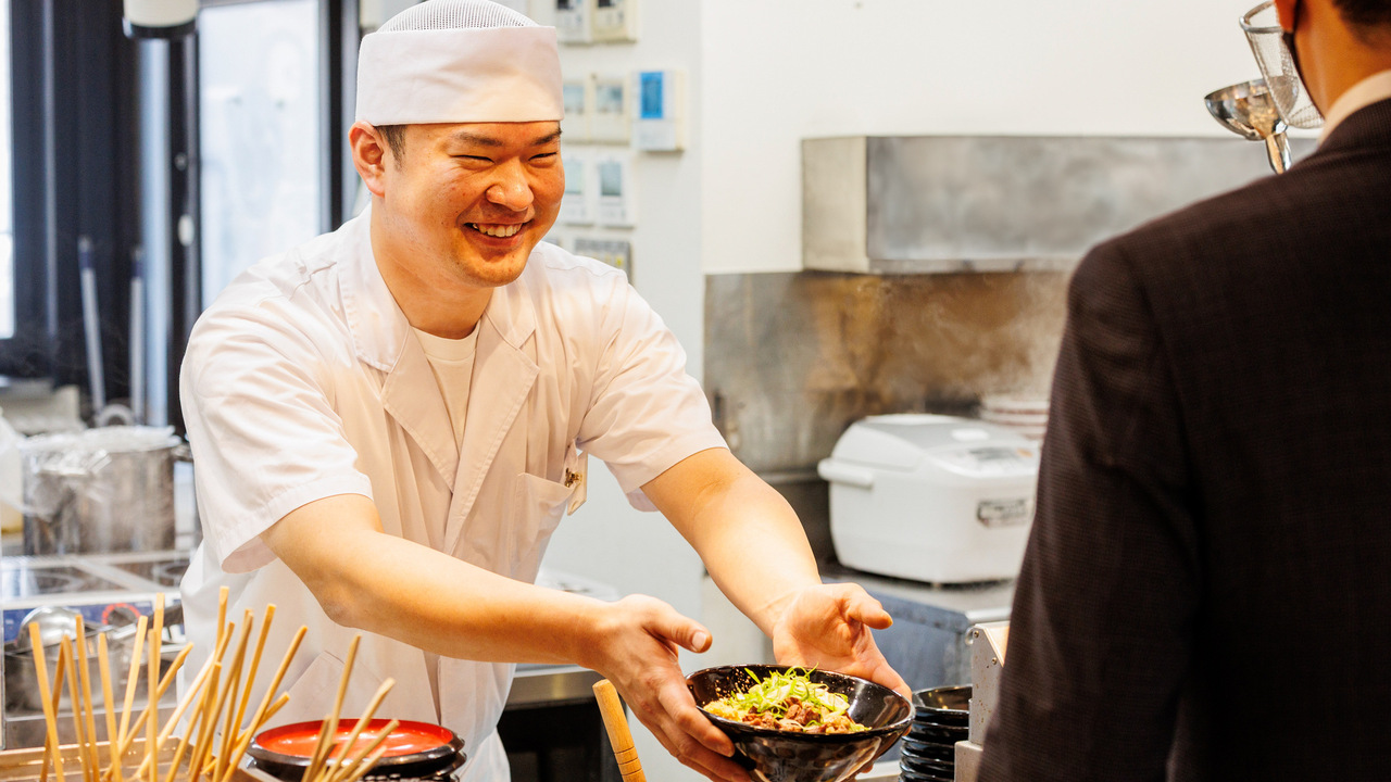 うどん食堂太鼓亭で働く人の写真4枚目