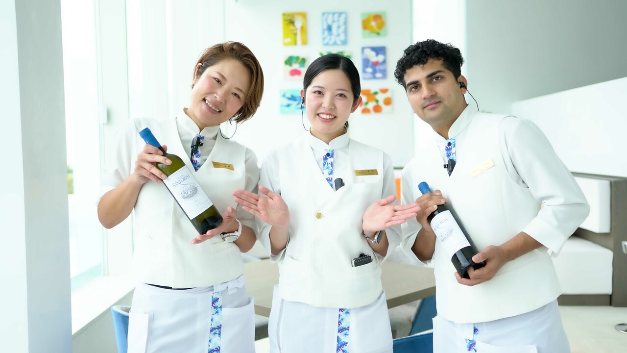 SANTORINI HOTEL & VILLAS MIYAKOJIMAで働く人の写真2枚目