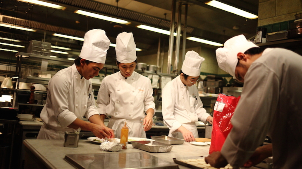 カフェ レガートで働く人の写真1枚目