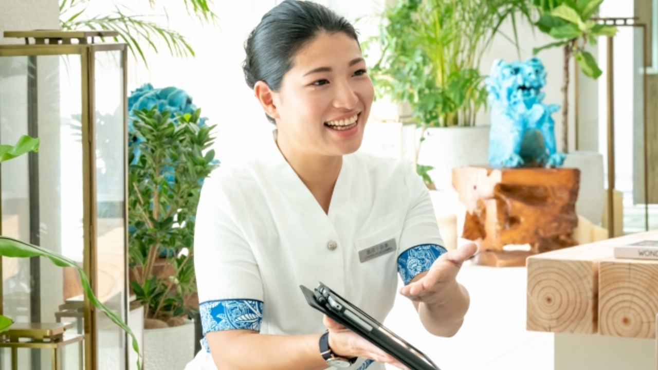 イラフSUIラグジュアリーコレクションホテル沖縄宮古で働く人の写真2枚目