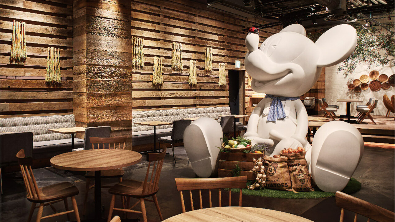 Disney HARVEST MARKET By CAFE COMPANYで働く人の写真1枚目