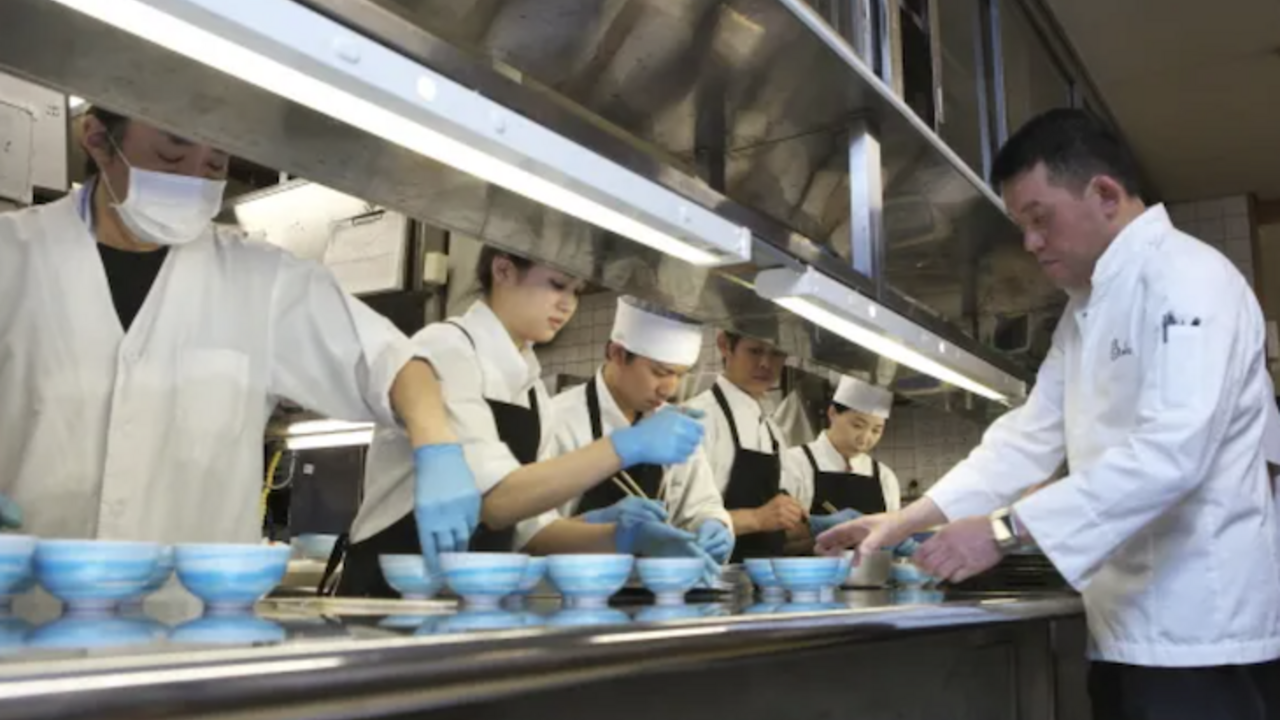 京料理　清和荘で働く人の写真1枚目