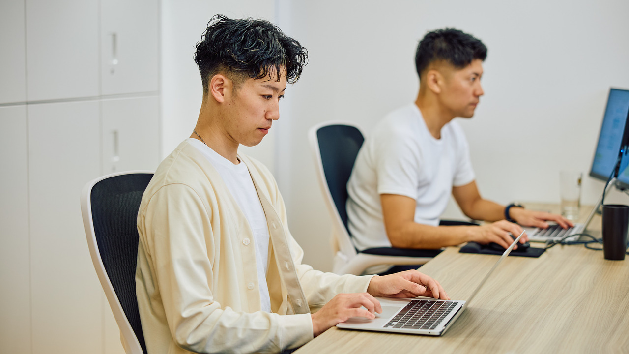 月島もんじゃ こぼれやで働く人の写真3枚目