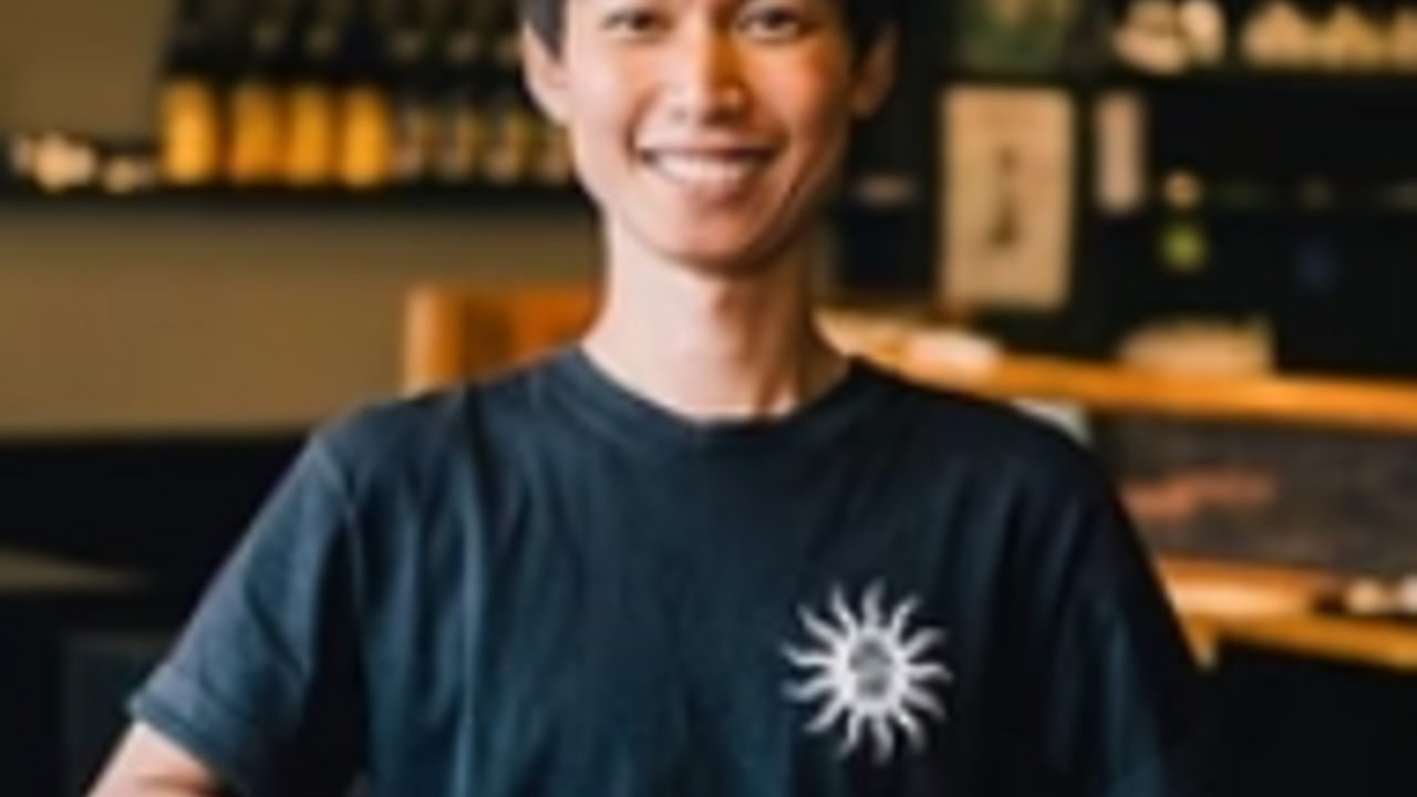 炭焼雷で働く人の写真1枚目