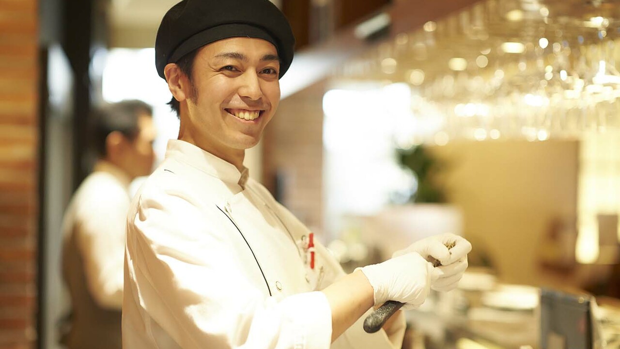 虎ノ門新店で働く人の写真2枚目