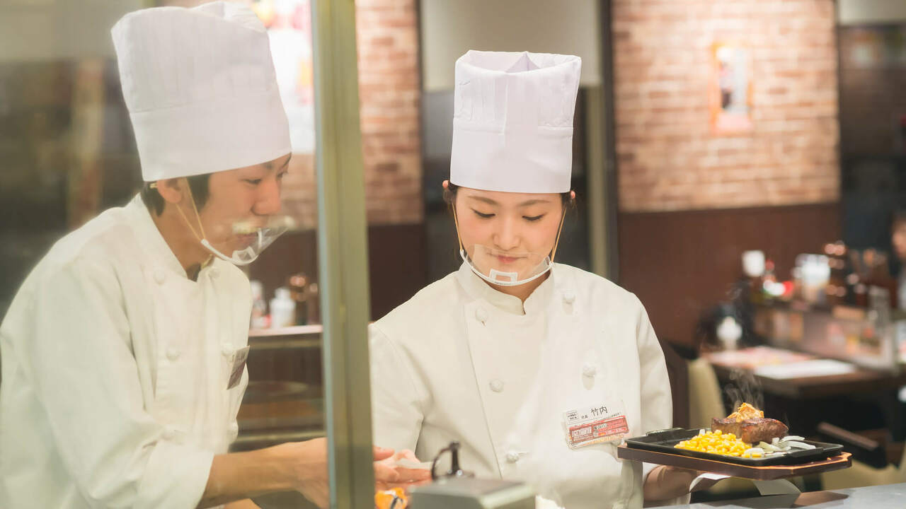 いきなりステーキで働く人の写真2枚目