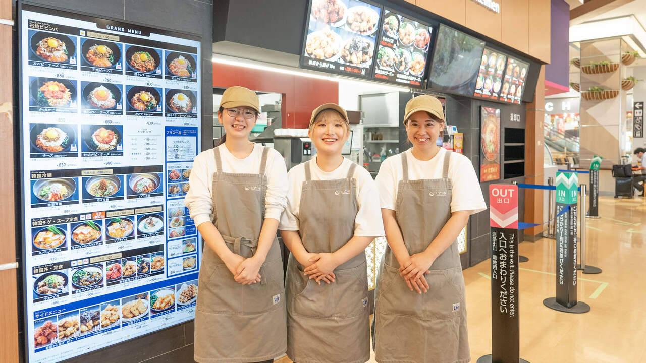 ビビン亭で働く人の写真1枚目