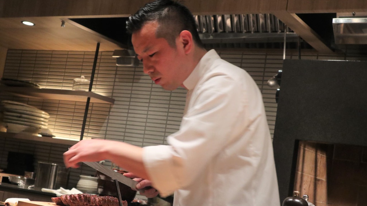 肉割烹 上で働く人の写真3枚目