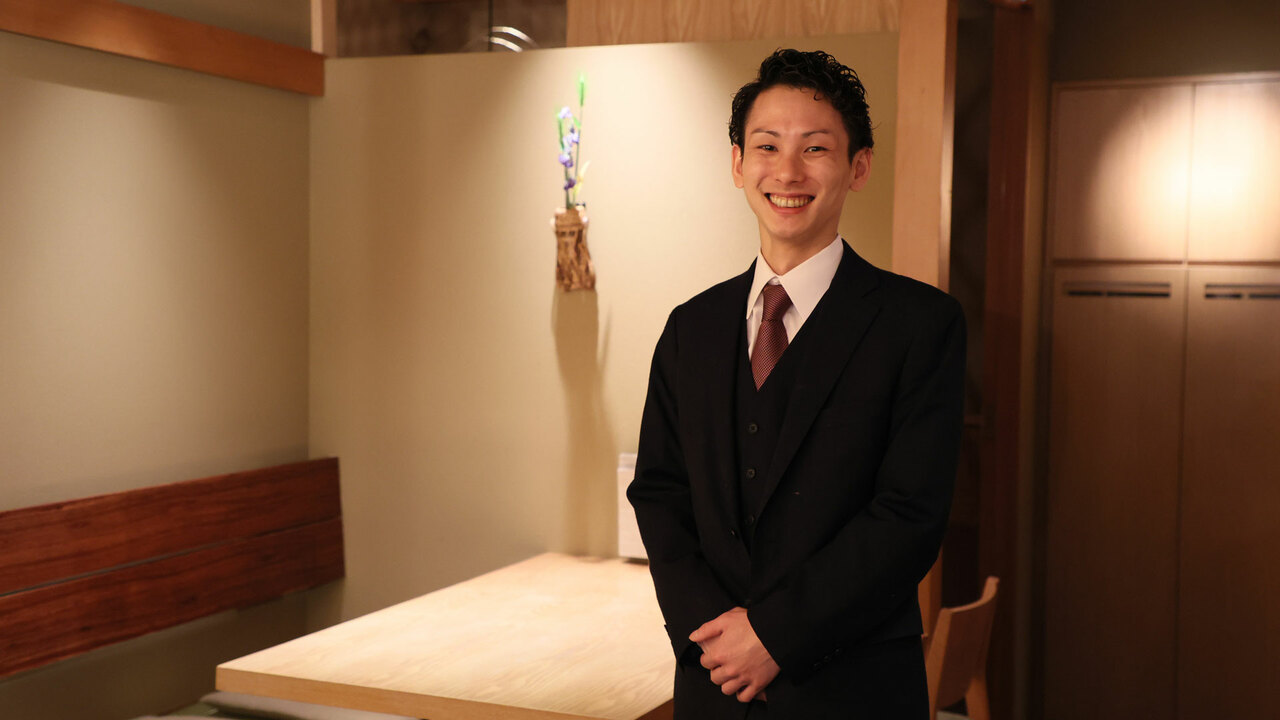 神楽坂　坂の花で働く人の写真1枚目