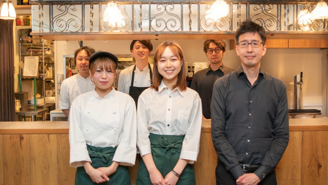 神楽坂　坂の花で働く人の写真3枚目