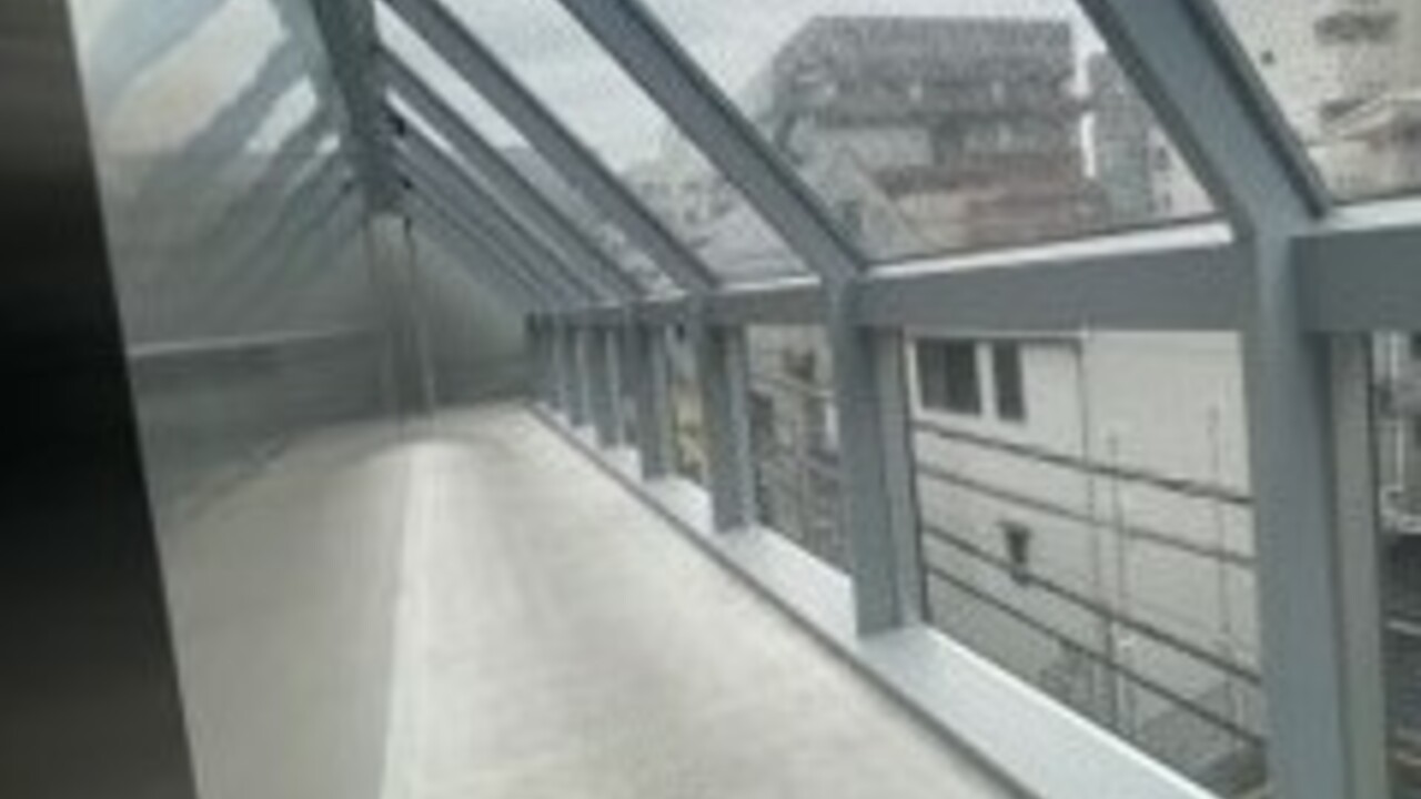 ４LDKで働く人の写真1枚目