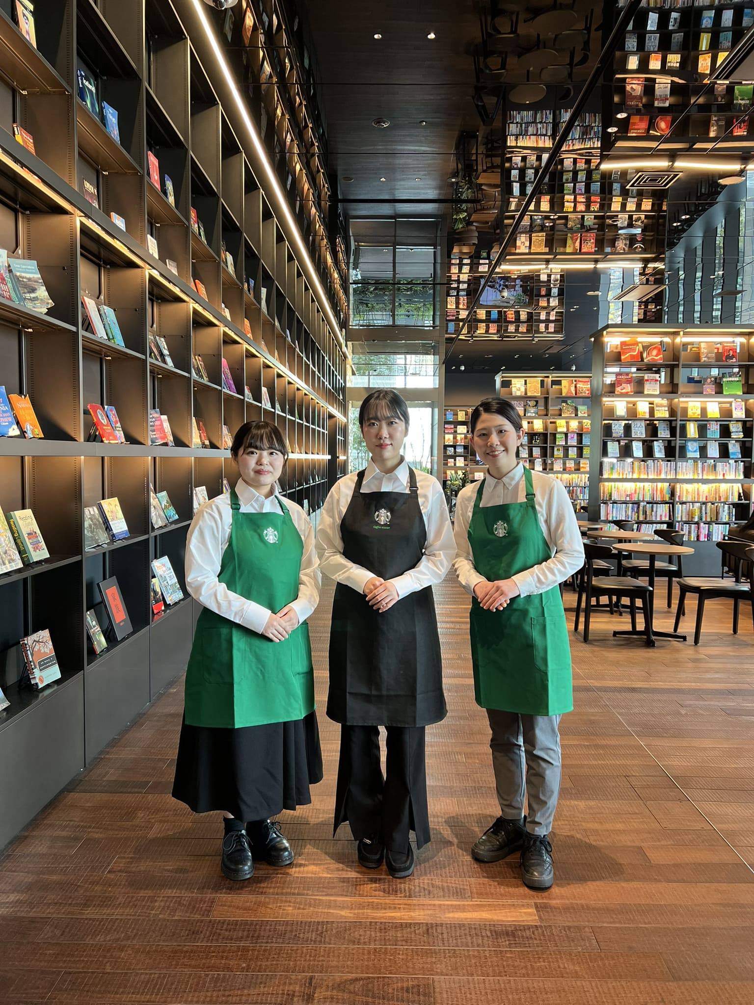 カルチュア・コンビニエンス・クラブ株式会社-Book&Cafe(スターバックス) 2枚目