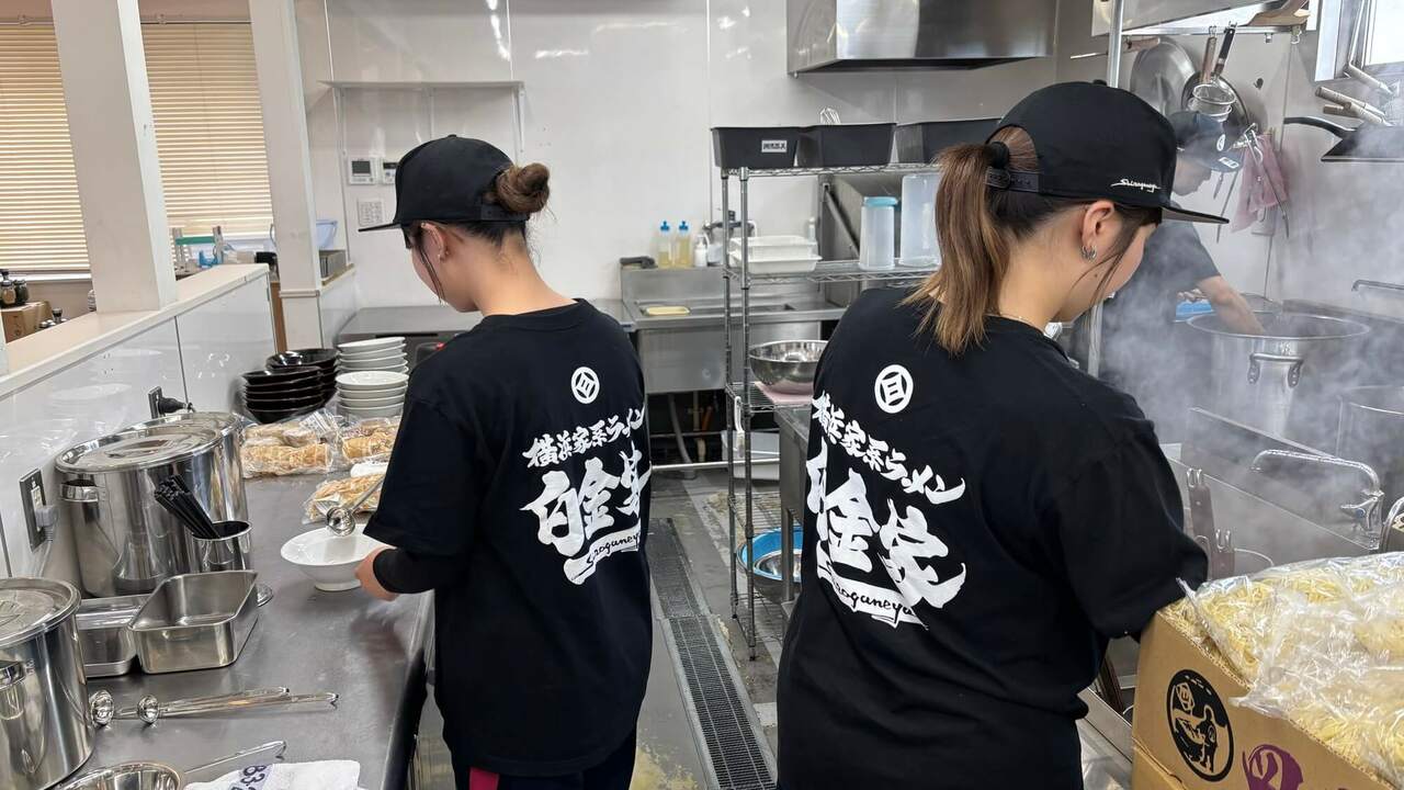 白金家で働く人の写真3枚目