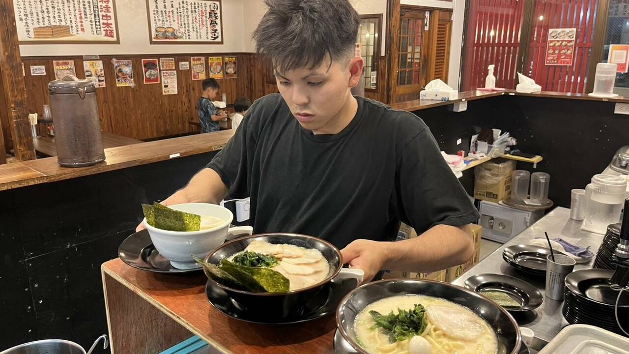 横浜家系ラーメン 刀で働く人の写真3枚目