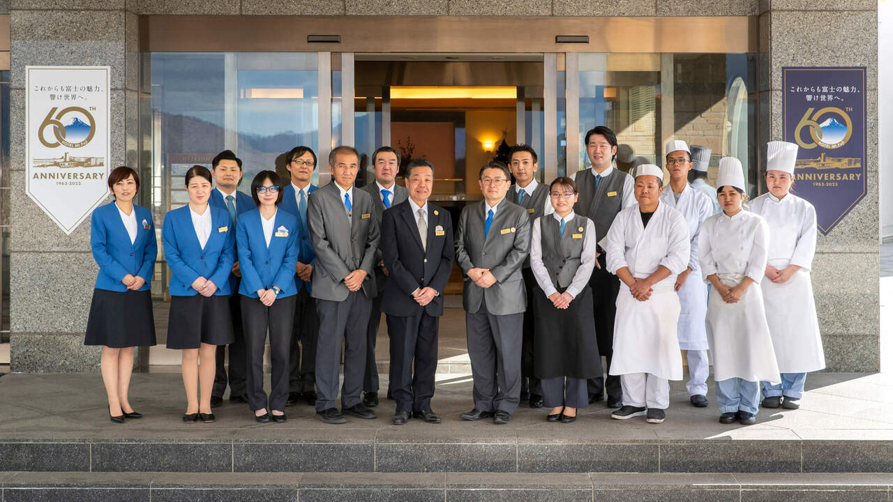 ホテルマウント富士で働く人の写真1枚目