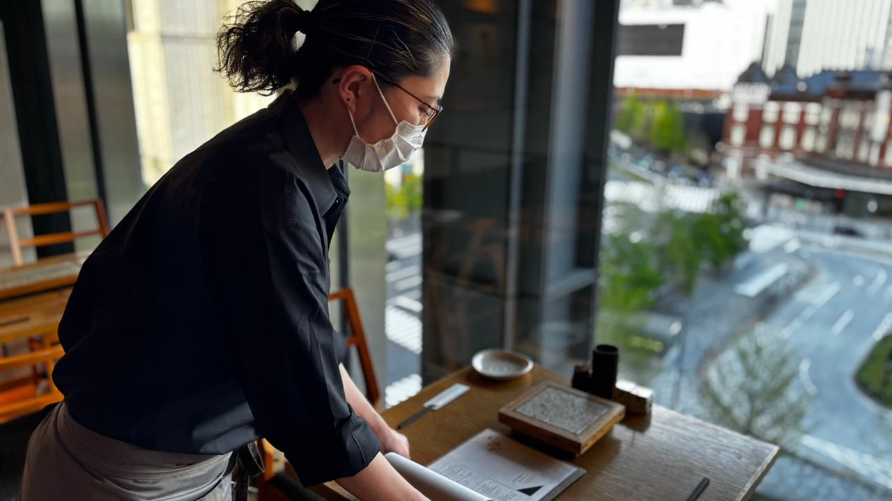 鳥歐で働く人の写真1枚目