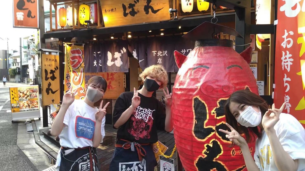 もつ焼きばんで働く人の写真2枚目