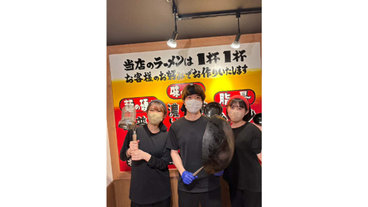 横浜家系ラーメン 一蓮家で働く人の写真1枚目
