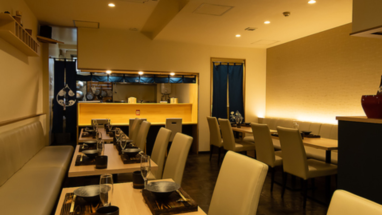 日本酒バルsizucuしずくで働く人の写真1枚目