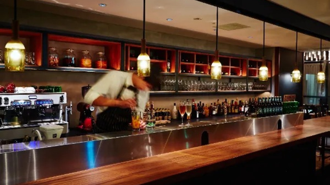 レストラングループで働く人の写真3枚目