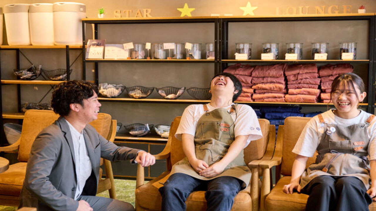 ススキノデパートで働く人の写真1枚目