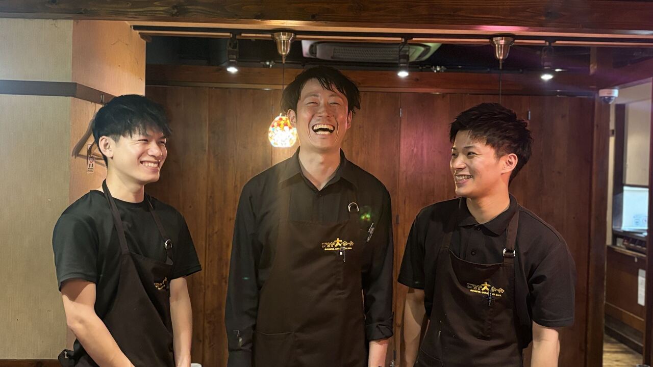 ごちや大ホールで働く人の写真1枚目