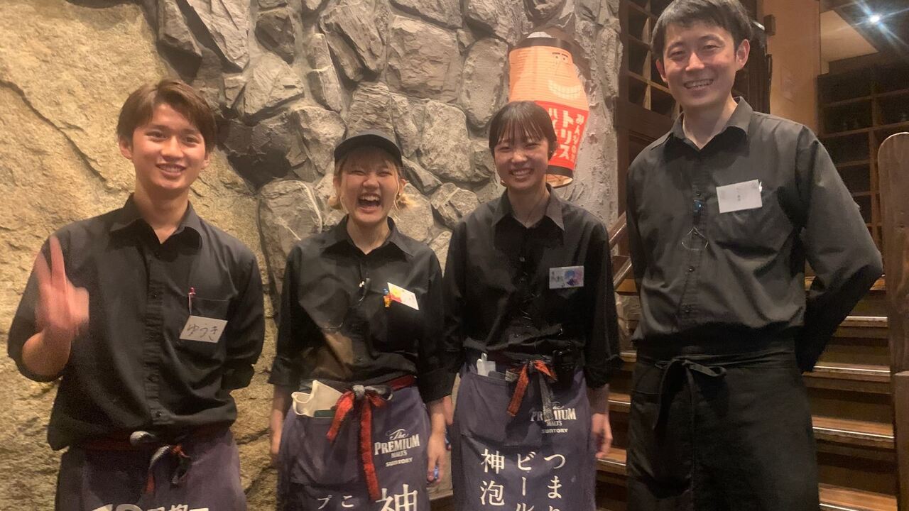 焼肉　ホルモンセンターで働く人の写真1枚目