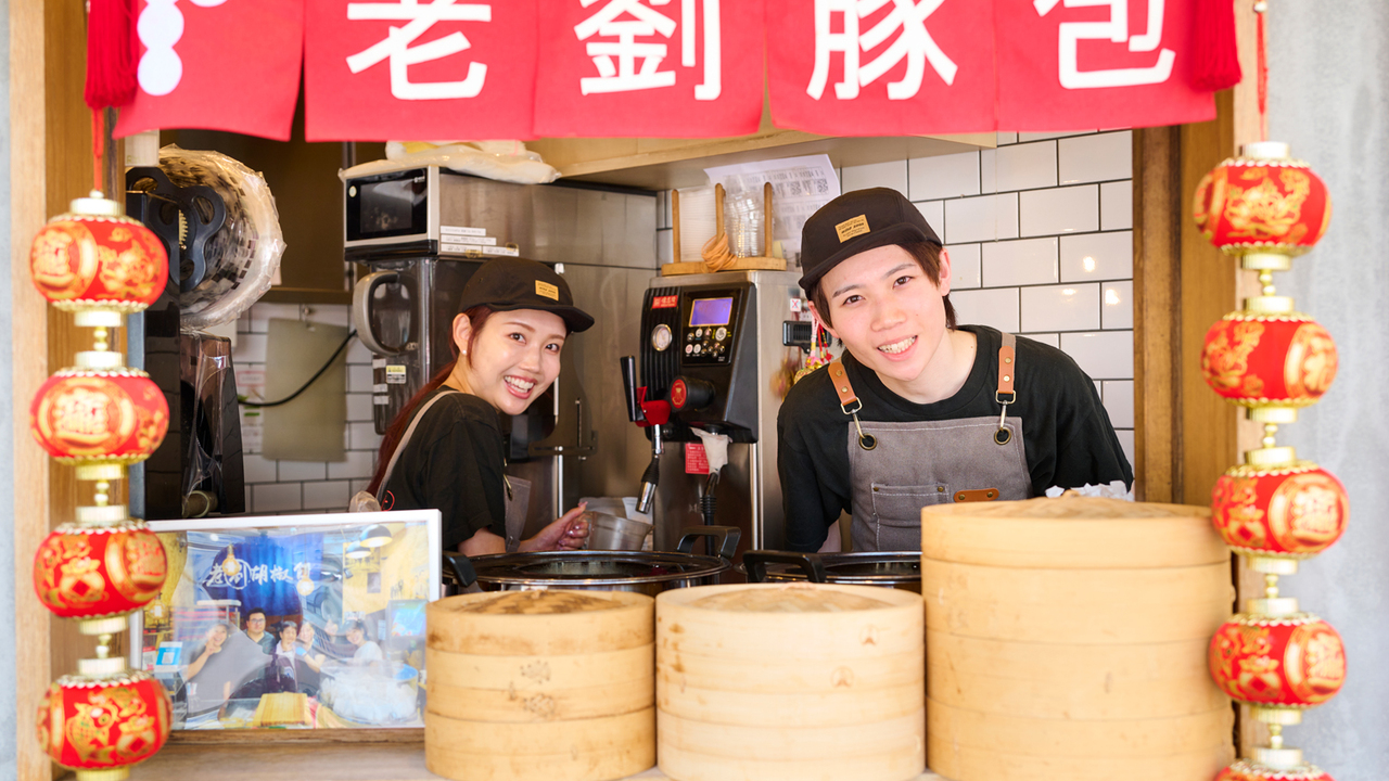 台湾老劉胡椒餅で働く人の写真1枚目