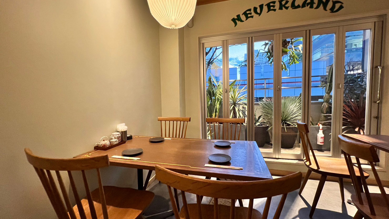 双麺で働く人の写真2枚目