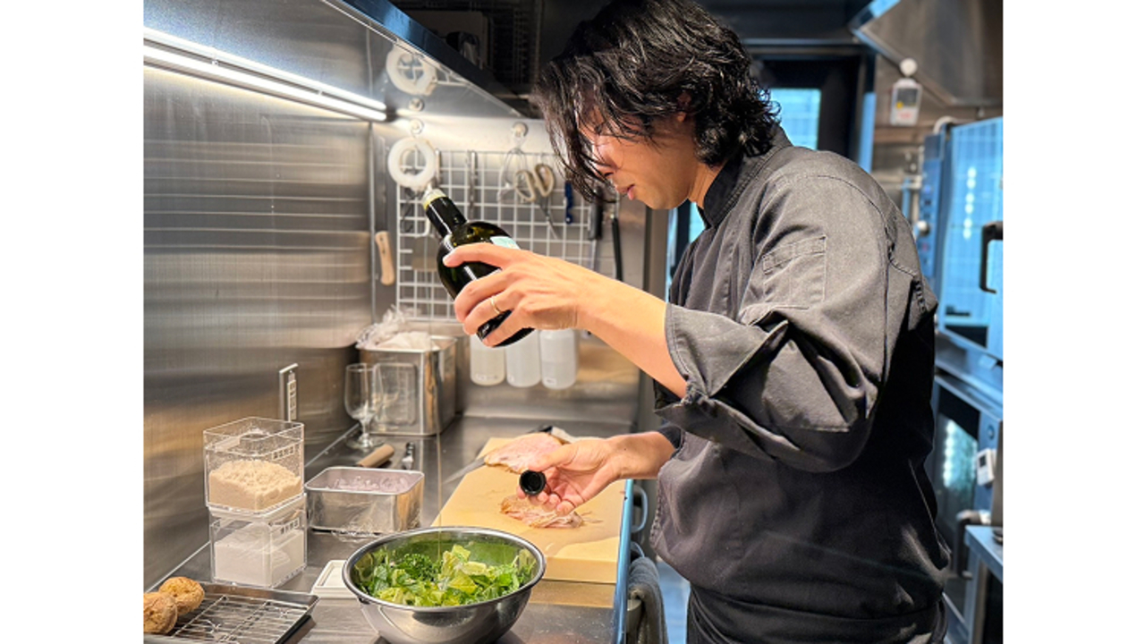 茶房○△□(まるさんかくしかく)で働く人の写真1枚目