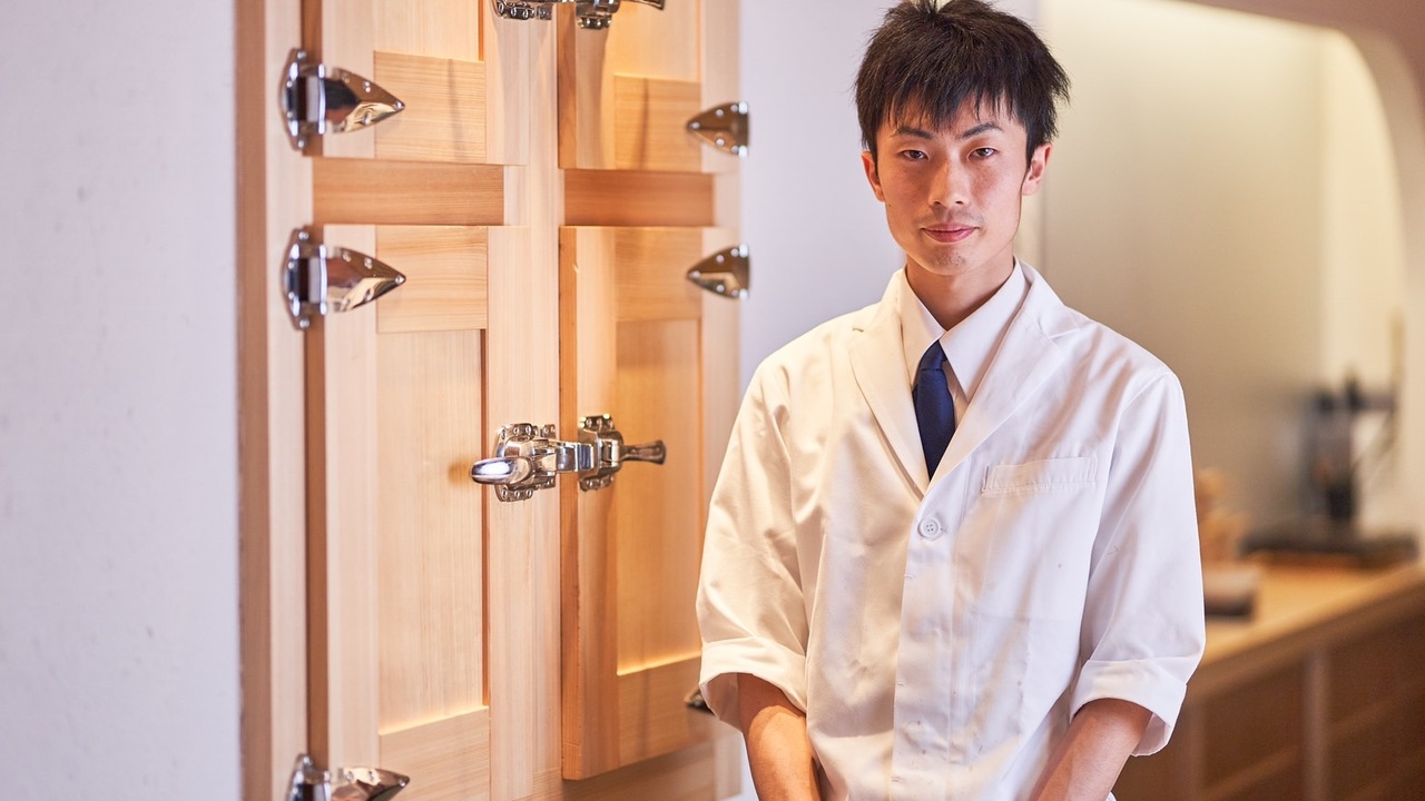 ホールスタッフで働く人の写真1枚目