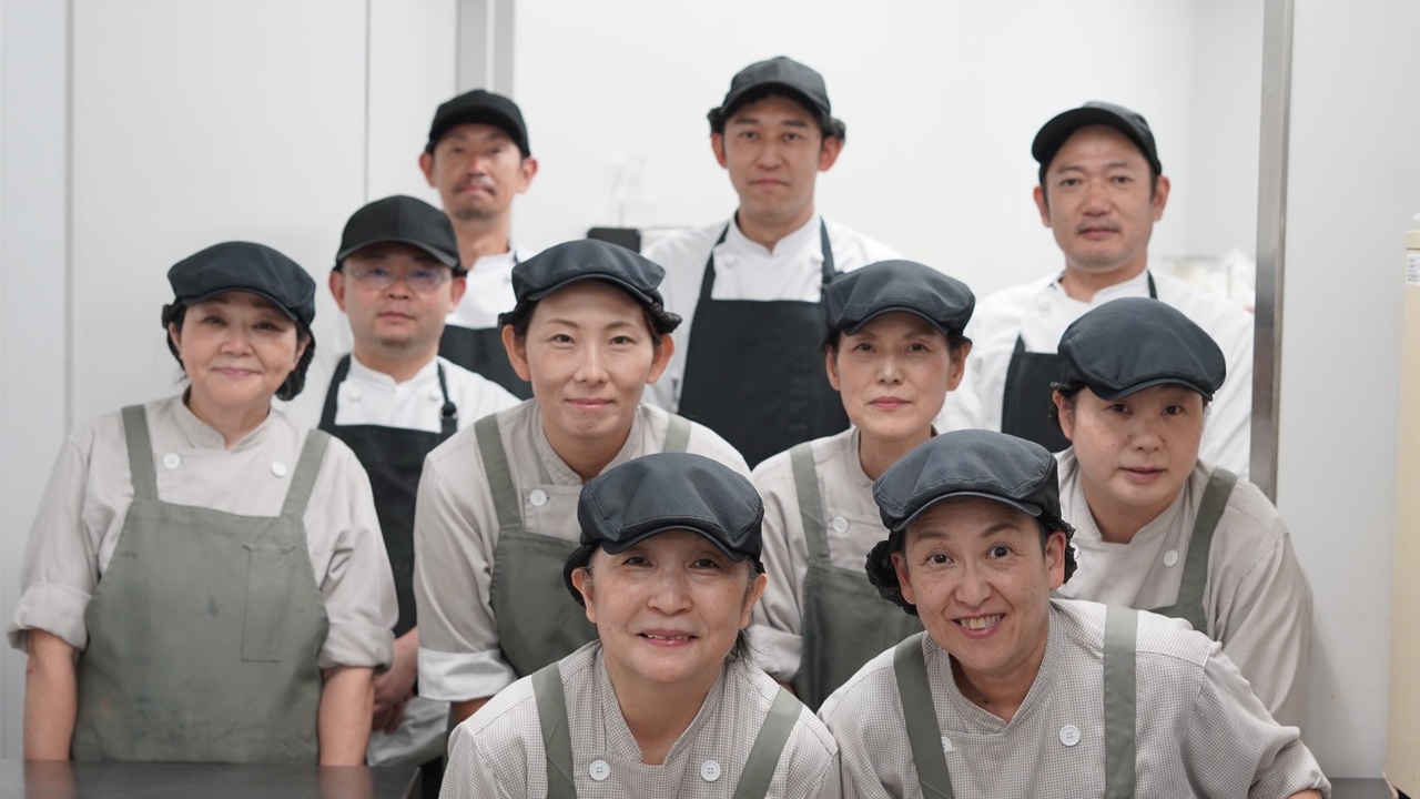 株式会社ディスコ　広島事業所　食堂で働く人の写真1枚目