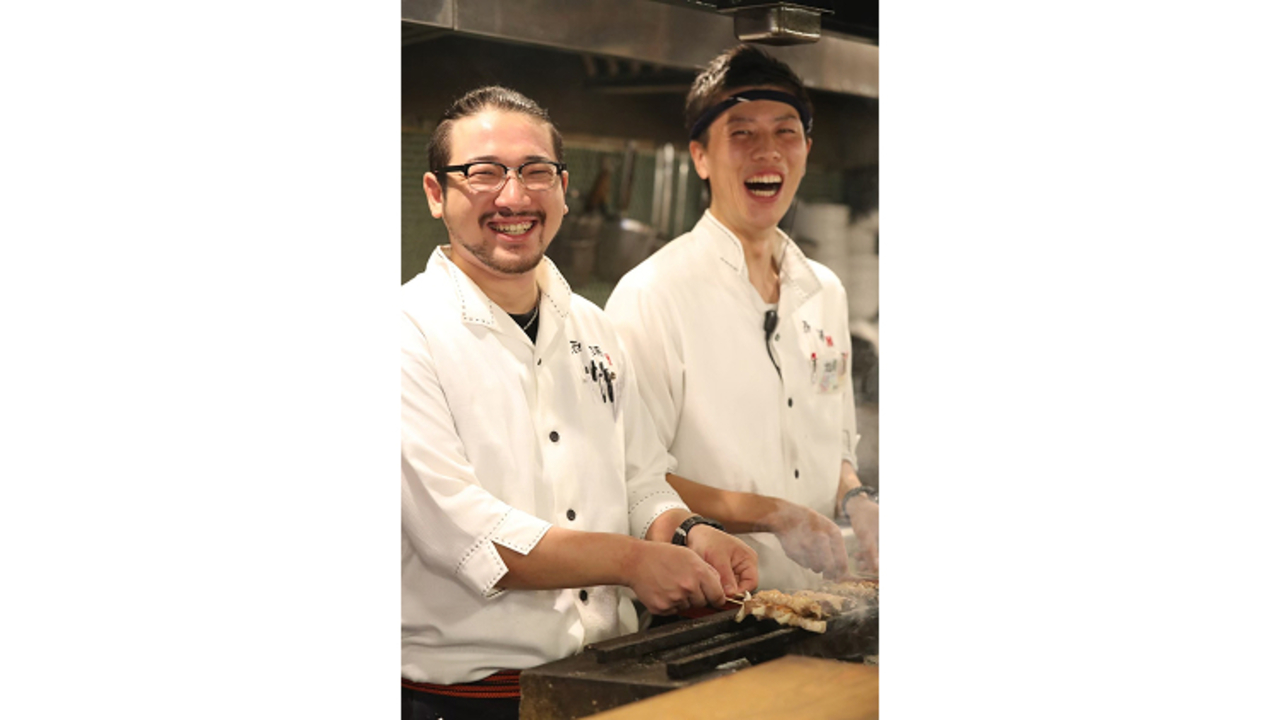 酒湊で働く人の写真3枚目
