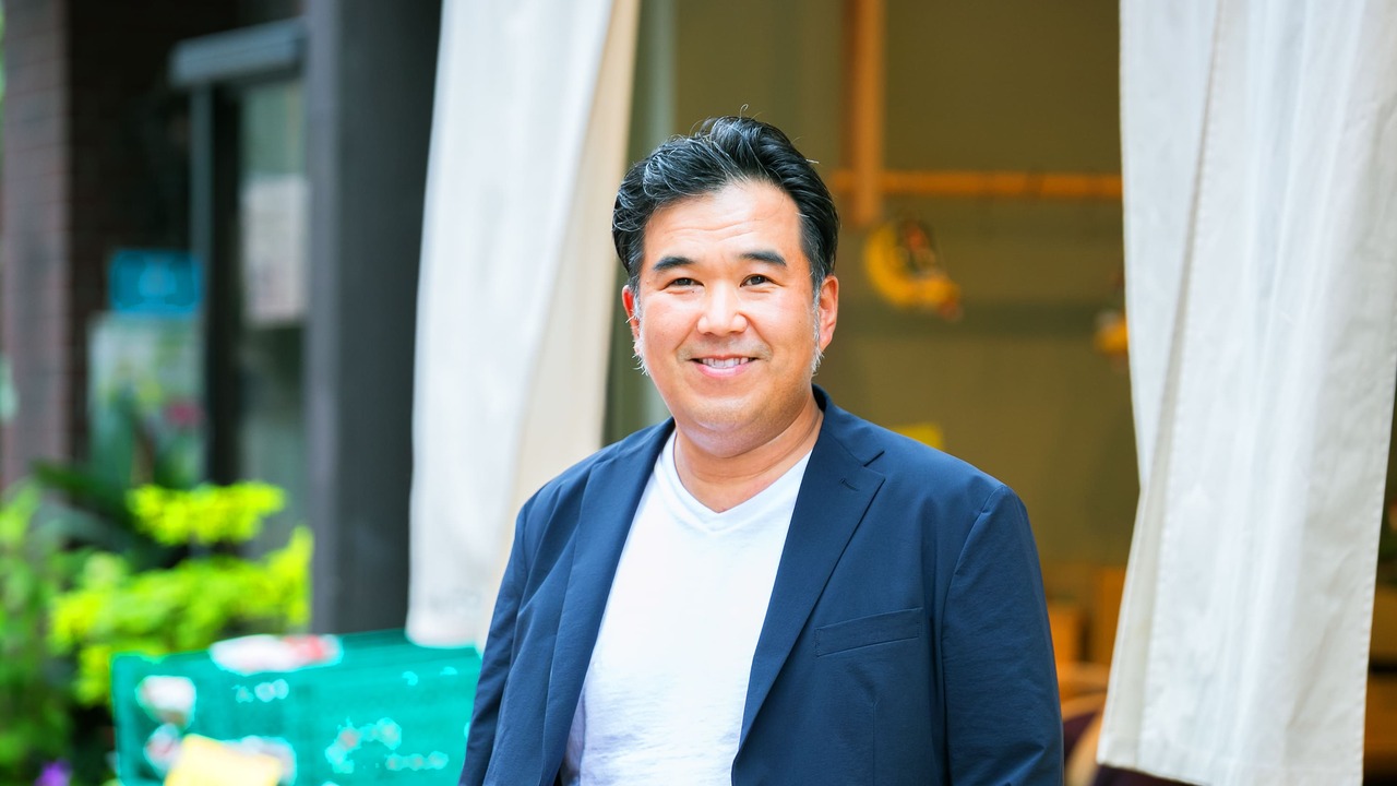 てまえの一歩で働く人の写真3枚目