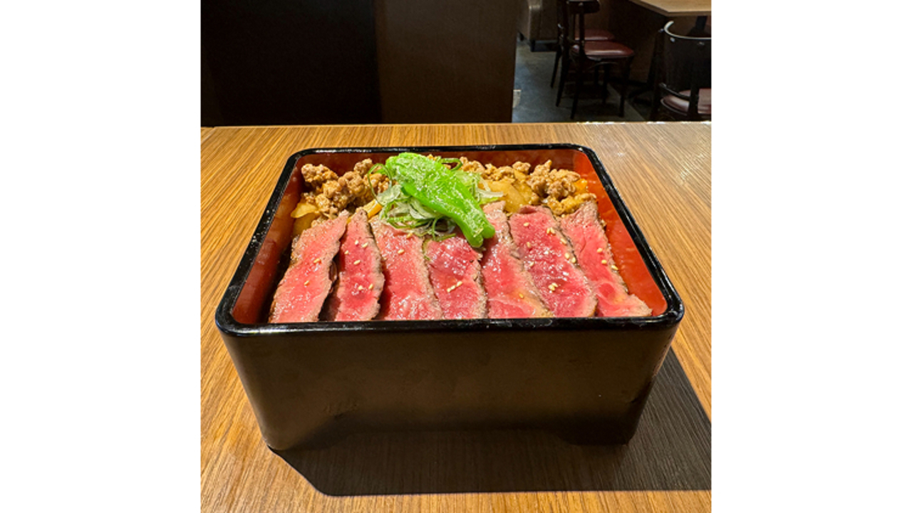 洋食屋伊勢十で働く人の写真2枚目