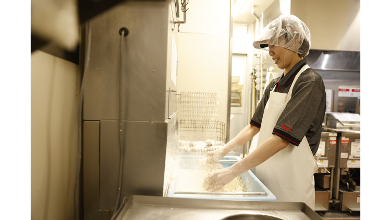 ケンタッキーフライドチキンで働く人の写真2枚目