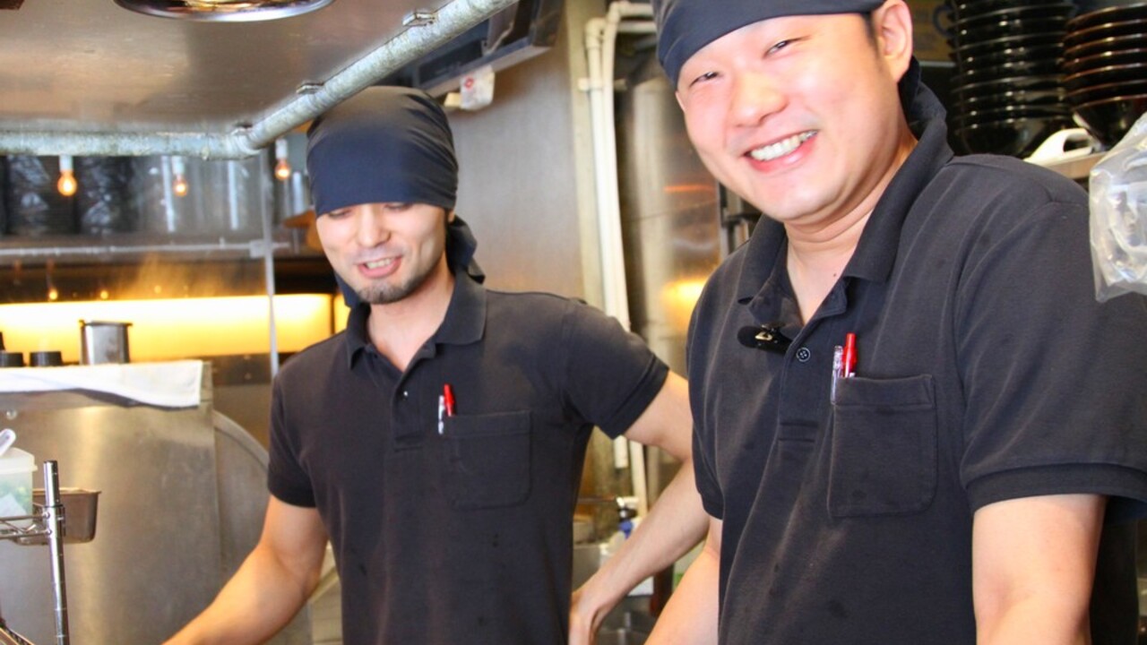 東京油組総本店で働く人の写真2枚目